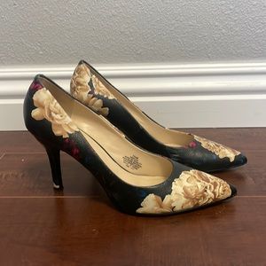 Nine West black floral heels size 7 1/2